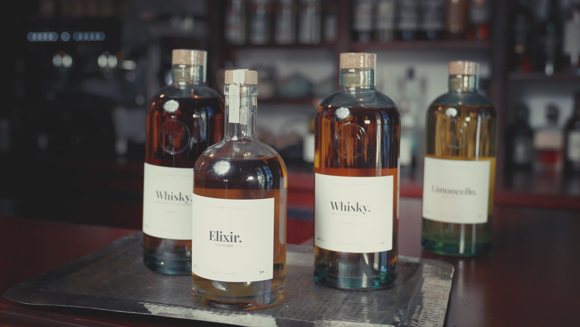 Bouteilles au bar