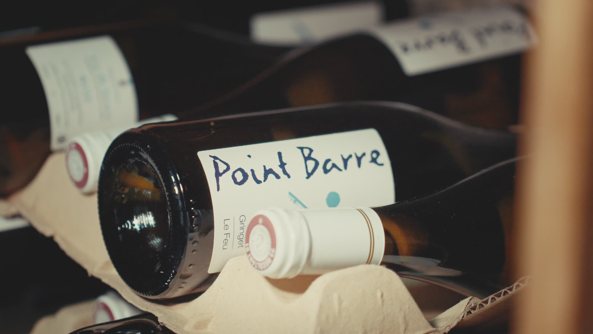 Bouteilles de vins nature d'artisans vignerons